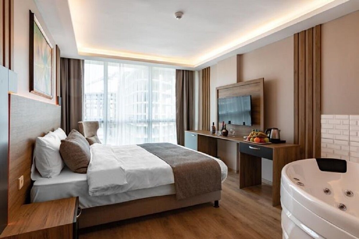 Premium bedding, minibar, in-room safe, desk
