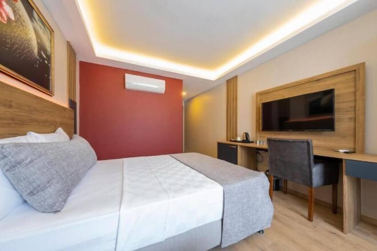 Premium bedding, minibar, in-room safe, desk