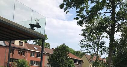Unit 1 - Stylish Smart Home with Private Parking