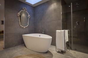 Bathroom - Unit 3 - Modern Smart Home Triplex Private Garden & Parking (Brussels)