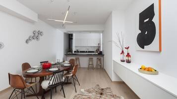 Apartment, 3 Bedrooms | In-room dining