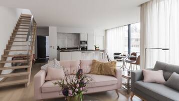 Apartment (3 Bedrooms) | Living area