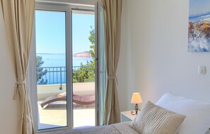 4 bedrooms, in-room safe, travel crib, free WiFi