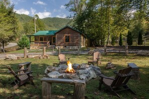 Property grounds - Camp Brannum is Your Smoky Mountain base camp less than 5 minutes from the National Park entrance (Bryson City)
