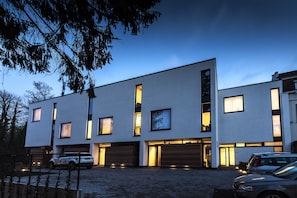 Exterior - Unit 6 - Colorful Smart Home Triplex Private Garden & Parking (Brussels)