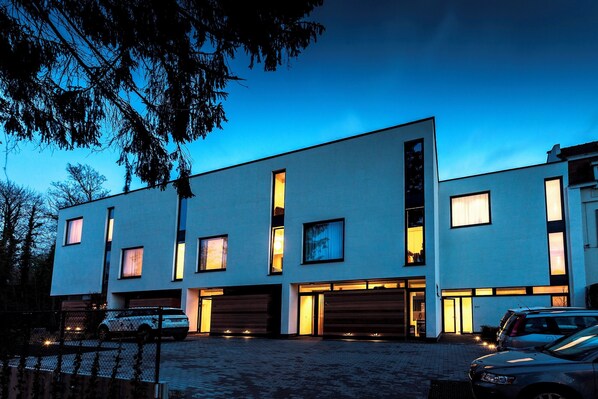 Exterior - Unit 6 - Colorful Smart Home Triplex Private Garden & Parking (Brussels)