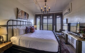 Standard Room (Lariat & Lace) | Premium bedding, pillowtop beds, individually decorated - The Clinkscale (Jerome)