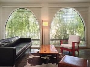 Superior Studio, 1 Queen Bed, Courtyard View (Courtyard Queen Studio) | Hypo-allergenic bedding, minibar, individually decorated, desk