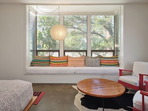 Deluxe Suite, 1 King Bed, Courtyard View (Courtyard King Studio)