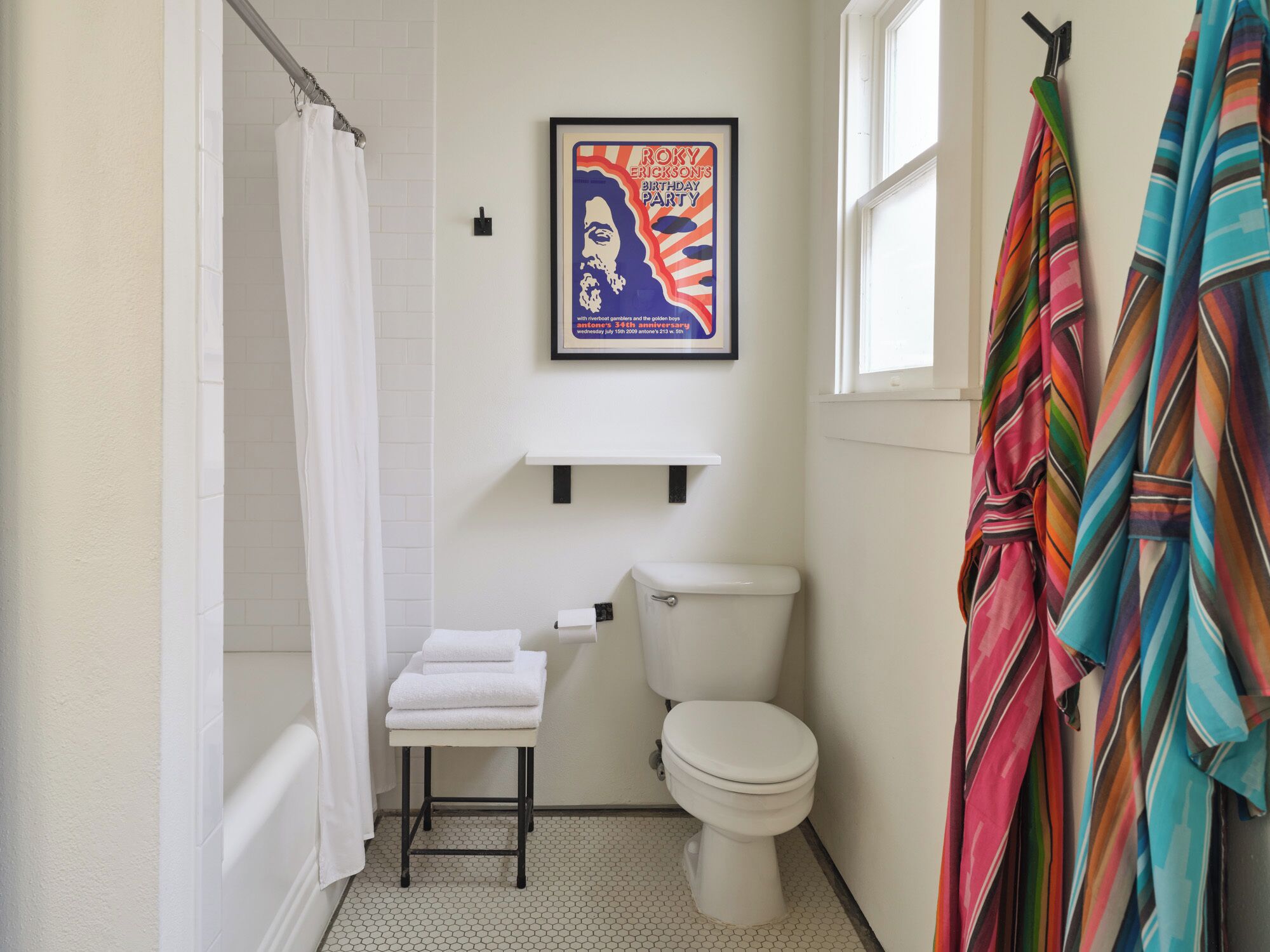 standard room, 1 queen bed (queen room) | bathroom | free toiletries, hair dryer, bathrobes, towels