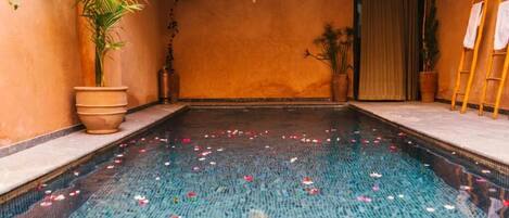 Außenpool, Liegestühle