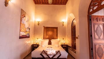 Junior tweepersoonskamer, en-suite badkamer (07 BAB EL KHMIS) | 1 slaapkamer, luxe beddengoed, pillowtop-bedden, een minibar