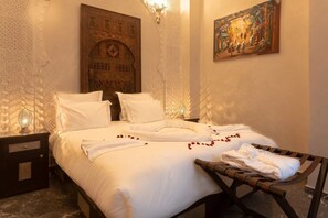 Premium bedding, pillow-top beds, minibar, in-room safe - Palais Aix Kabaj & Spa (Marrakech)