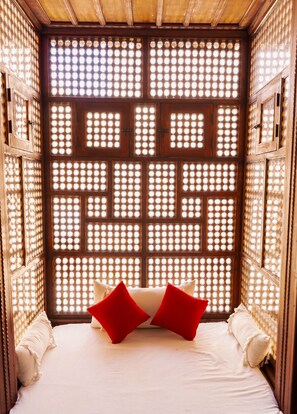 Chambre Double Supérieure, salle de bains attenante (04 BAB AGHMAT) | Literie de qualité supérieure, surmatelas, minibar