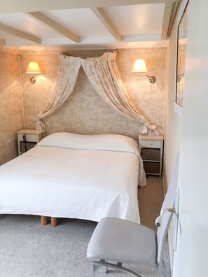 2 Schlafzimmer, Schreibtisch, Bügeleisen/Bügelbrett, Reisekinderbett