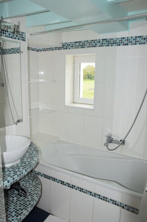 Bathtub - Homerez - House in Saint-Martin-des-Entrées (Saint-Martin-des-Entrées)