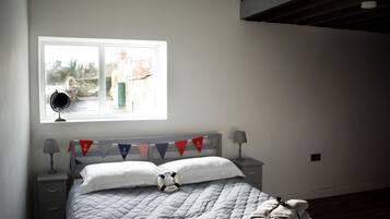 1 bedroom, individually decorated, individually furnished