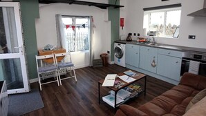 Superior Cottage | Private kitchen - Coastguard Boat House on Belfast Lough (Newtownabbey)
