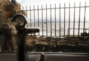 Terrace/patio - Coastguard Boat House on Belfast Lough (Newtownabbey)