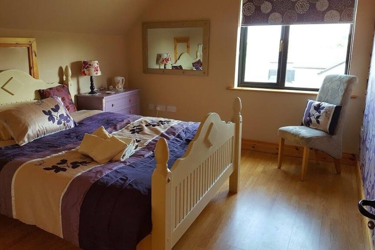 Habitación doble superior | Tabla de planchar con plancha, wifi gratis, ropa de cama