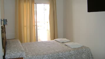 Double or Twin Room | Blackout drapes, soundproofing, free WiFi, bed sheets