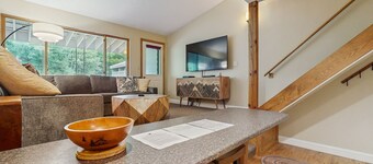 Fjellleilighet med delt innendørs boblebad og basseng - tilgang til ski-in / ski-out!