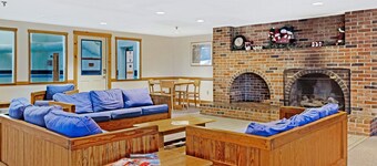 Mountain condo w/ shared indoor hot tub & pool - ski-in/ski-out access