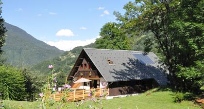 Outrechenais barn with wolves