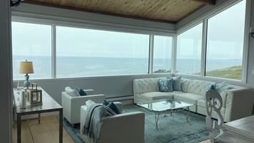 Smart TV, DVD player, table football, ping pong