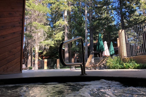 Perfect place to soak and relax. Adjacent Sauna.