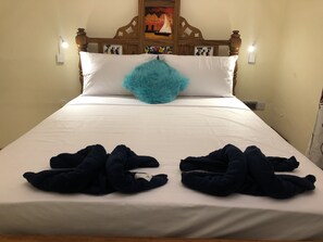 Deluxe Room | In-room safe, individually decorated, individually furnished, desk - Bottoms Up - Hotel (Zanzibar Town)
