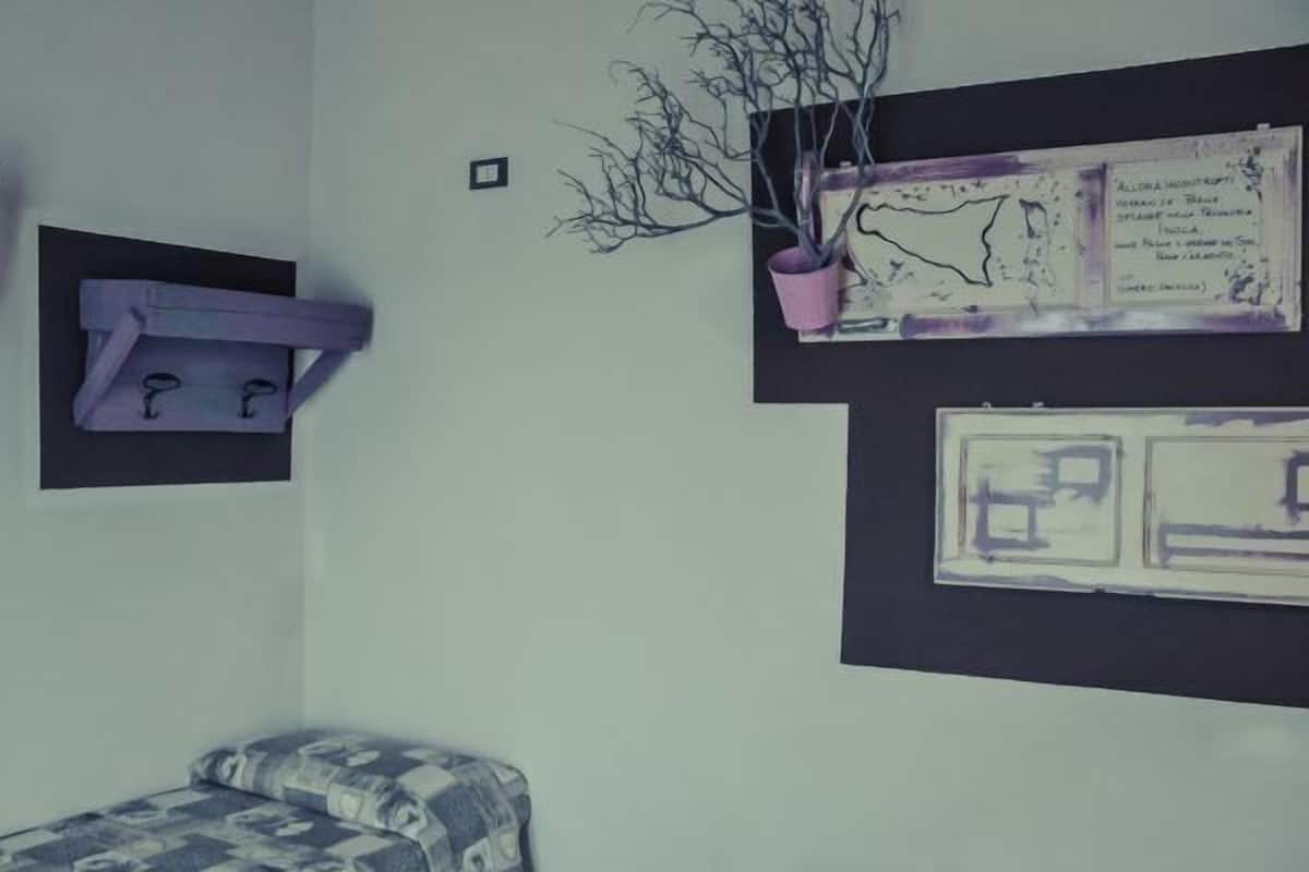 Chambre Triple | Bureau, chambres insonorisées, lits bébé (gratuits), Wi-Fi gratuit