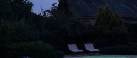 室外游泳池,恒温泳池