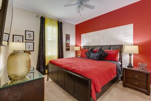 8 soverom, skrivebord, strykejern/-brett og reiseseng for barn