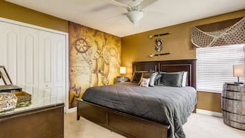 8 habitaciones, escritorio y tabla de planchar con plancha