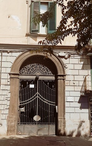 Front of property -  Maison la Mitra (Naples)