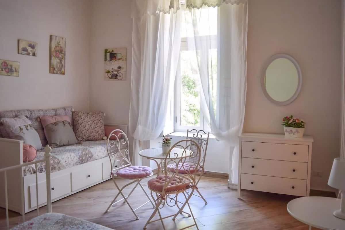 Kamar Quadruple Deluks | Seprai antialergi, kedap suara, dan setrika/meja setrika