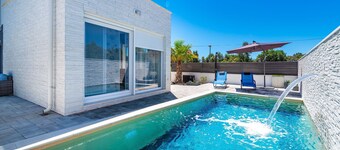 House Diana med basseng, familie og kjæledyr vennlig