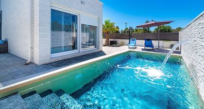 Haus Diana mit Pool, familien- und haustierfreundlich