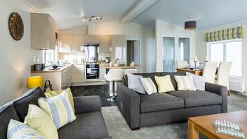 Smart TV, fireplace, DVD player