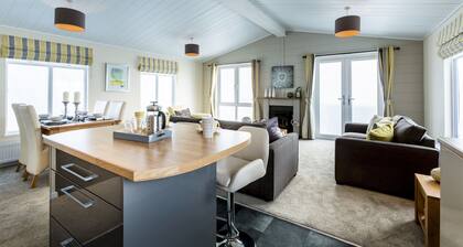 Luxury 3 Bedroom Lodge (sleeps 6)