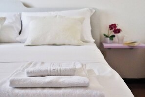 3 bedrooms, iron/ironing board, bed sheets