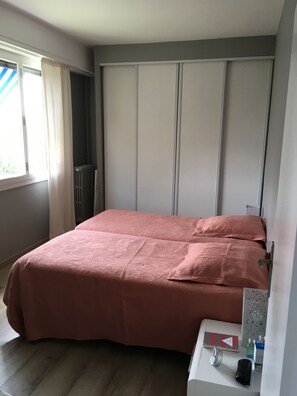 1 chambre, fer et planche à repasser, Wi-Fi, draps fournis