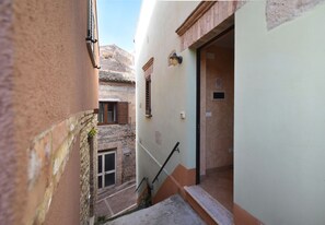 Unclassified image, 5 of 20, button