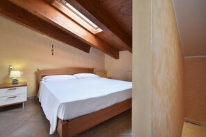 Unclassified image, 2 of 20, button