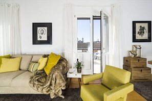 TV, fireplace, stereo - Penthouse - Apartment in Catania, 4 People, Wifi, A/C (Catania)