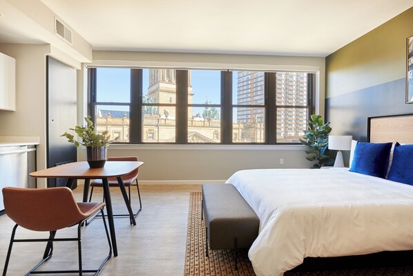 Deluxe Studio, 1 King Bed