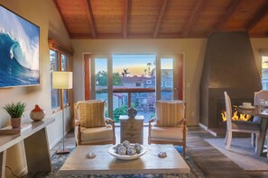 Televisión, chimenea, estéreo