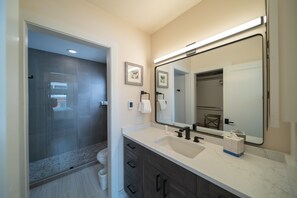 Premium Townhome, 2 Bedrooms, Balcony, Mountain View (Snake River 13) | Bathroom