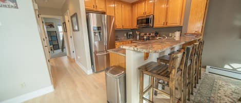 Premium Townhome, 2 Bedrooms, Balcony, Mountain View (Snake River 13) | Private kitchen